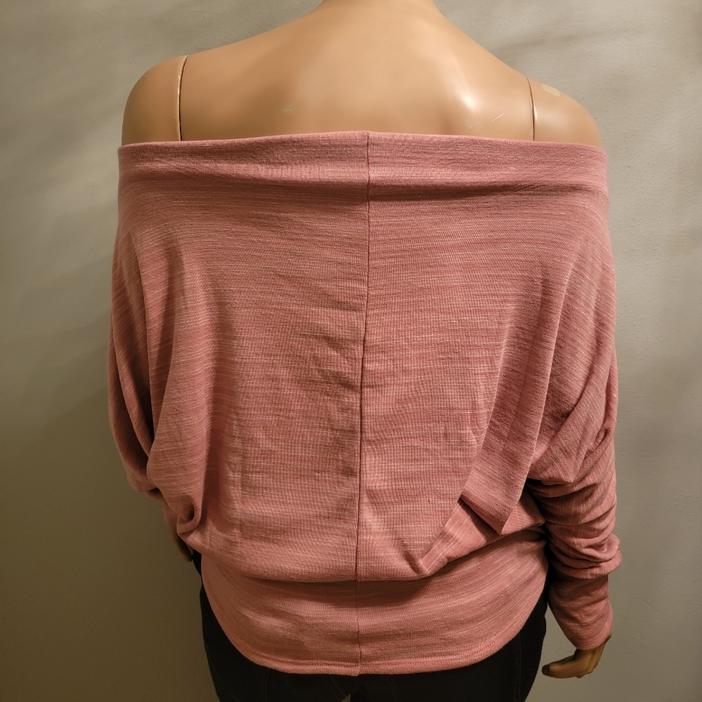 Versatile On/Off Shoulder Top - Picture 4 of 5